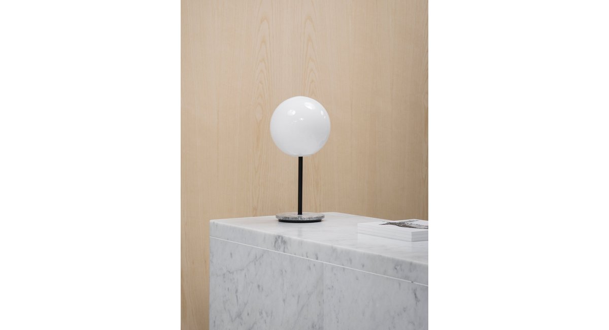 TR Bulb table lamp - lámpara de sobremesa - MENU - MINIM - detalle