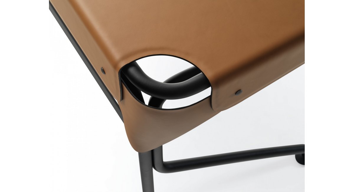 TUCANO_Monica Foster_Zanotta-2020_MINIM-escritorio_detalle esquina