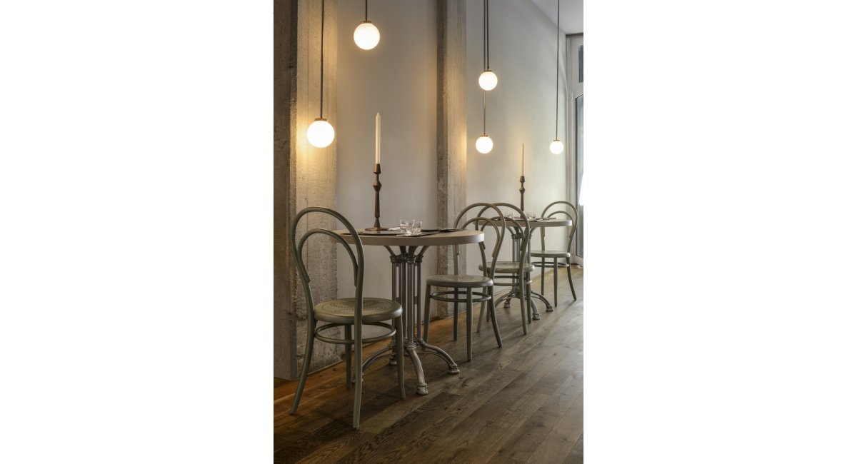 Vermouth - mesa - Gebrueder Thonet Vienna - MINIM - lifestyle