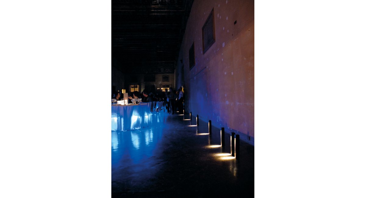 Viabizzuno-SpessorinaPortatile-Claudio Silvestrin2008-MINIMShowroom