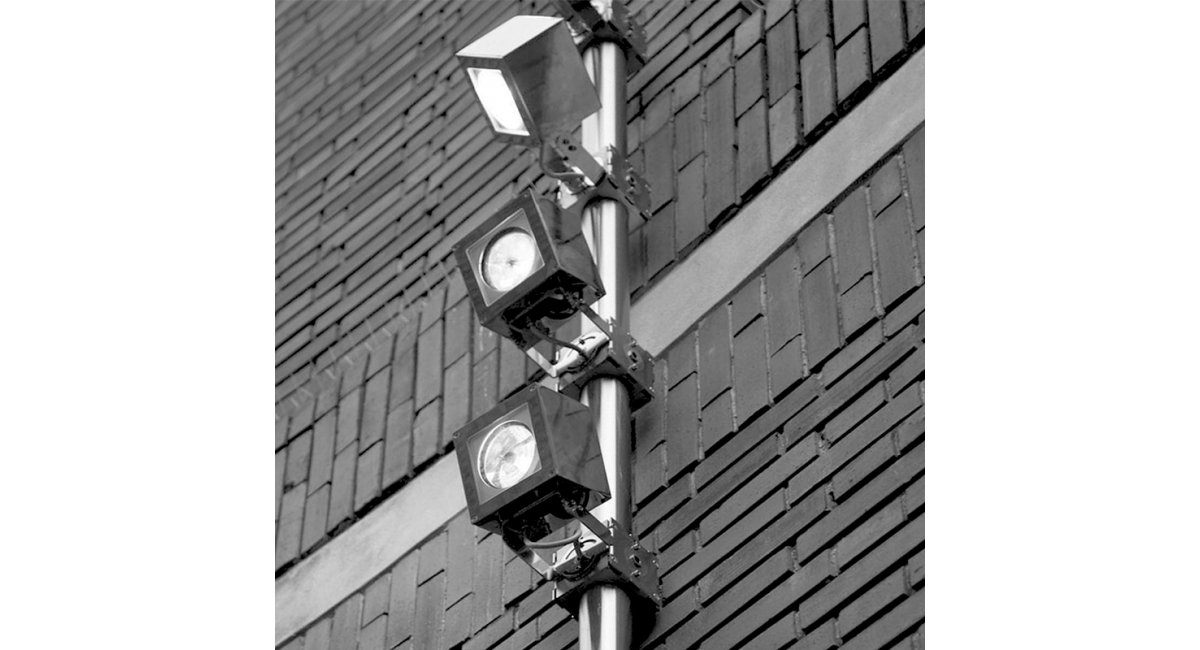 Viabizzuno-cuboPalo-marionanni2004-MINIMShowroom