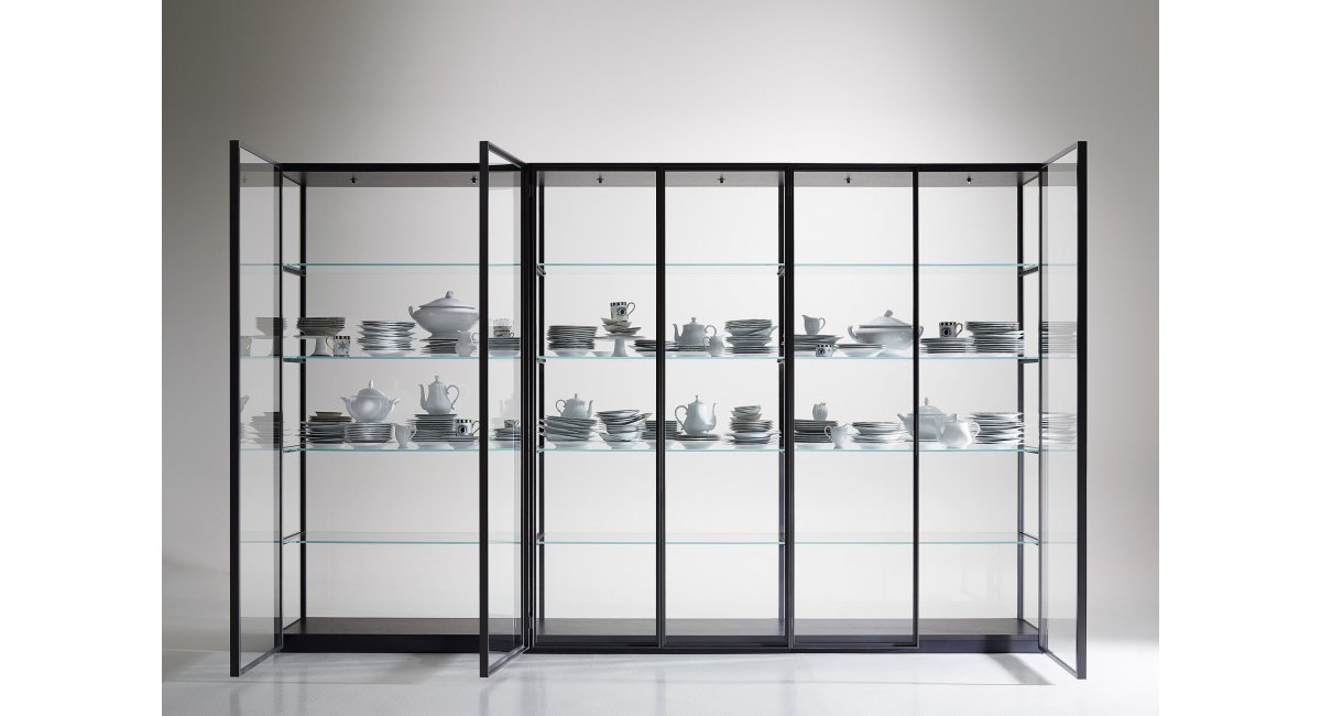 Vitrinia- Porro_EX-LIBRIS_vidrio_almacenaje_ligereza_MINIM Showroom_Madrid_Barcelona