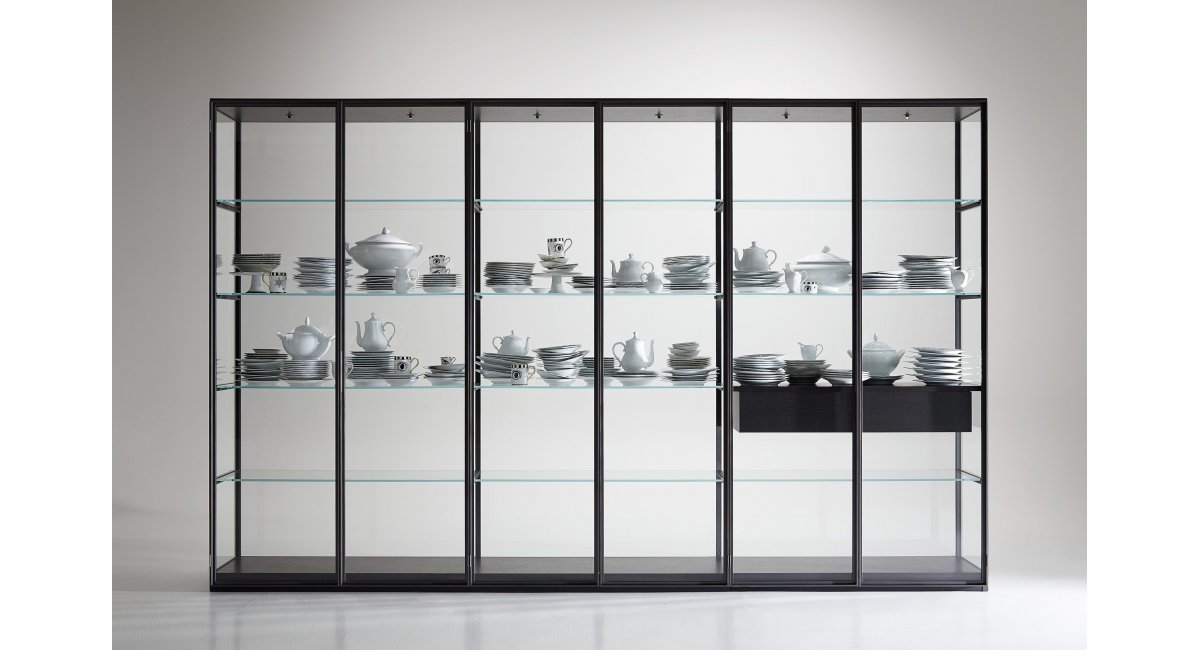 Vitrinia- Porro_EX-LIBRIS_vidrio_almacenaje_ligereza_MINIM Showroom_Madrid_Barcelona_cajones añadidos