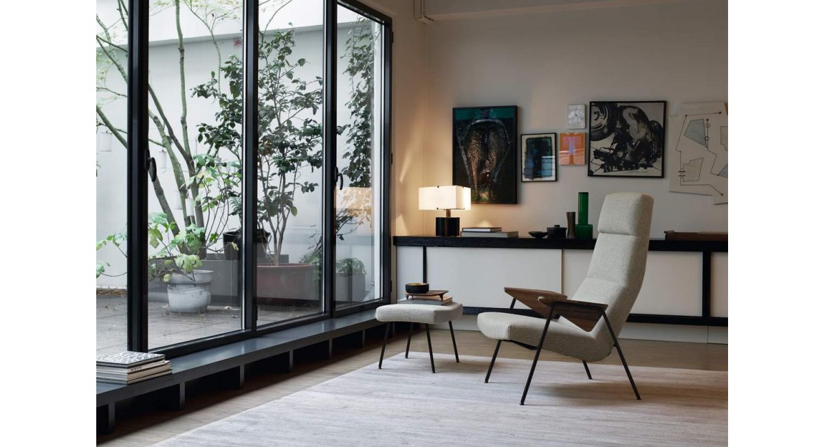 Walter Knoll-Classic_Edition-Votteler_Chair- butaca - blanco + reposapiés lifestyle - showroom MINIM - Madrid y Barcelona