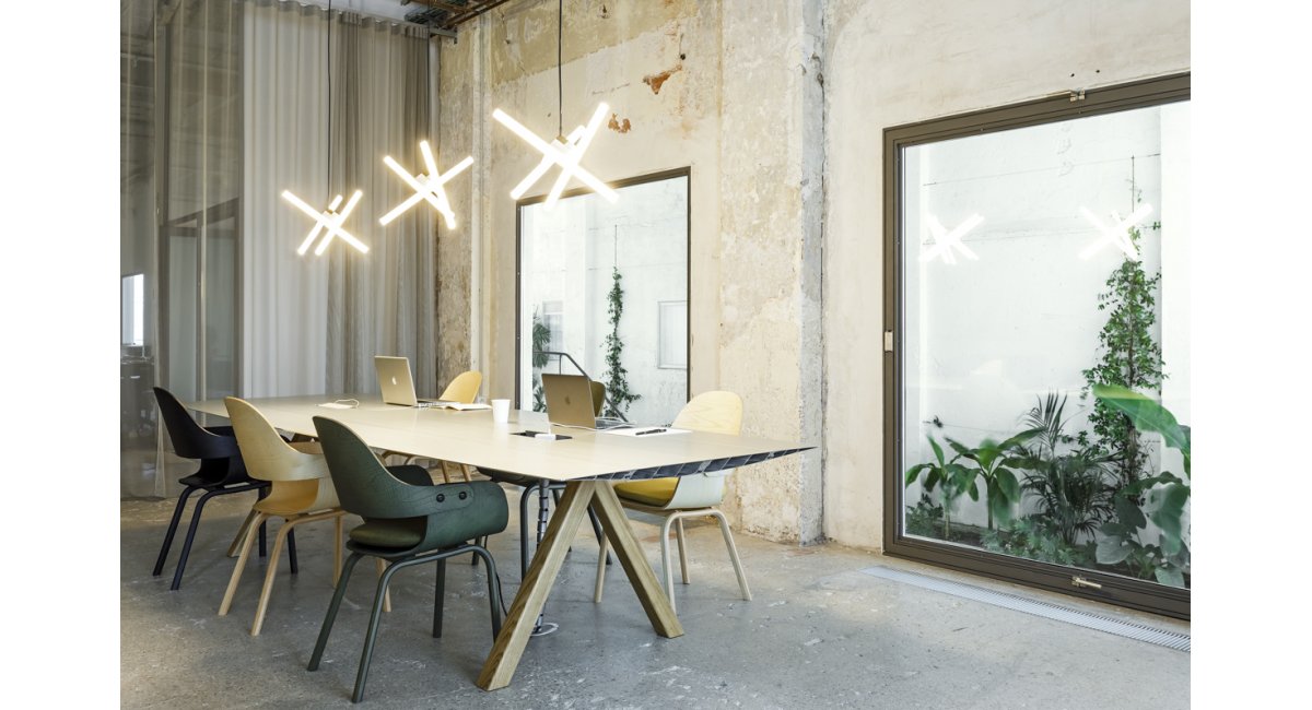 bd (barcelona design), Table b