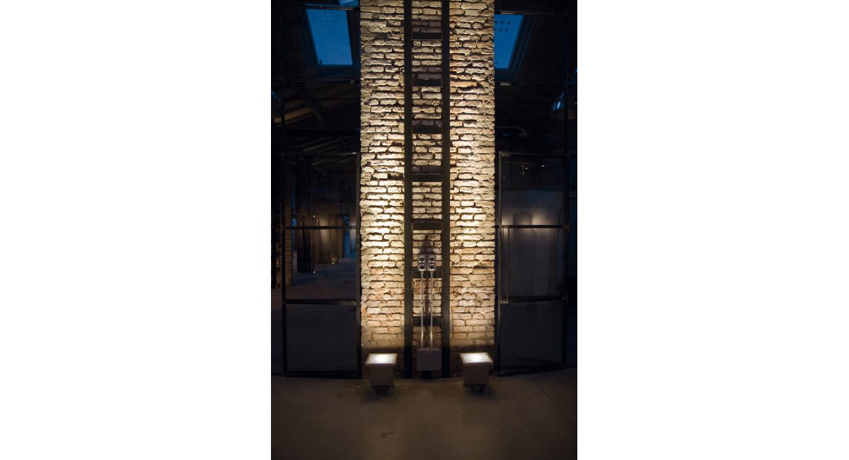 Viabizzuno, Big feet