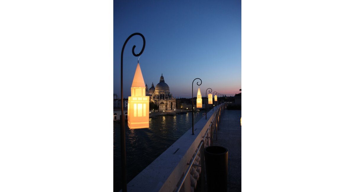 Viabizzuno, Campanili di luce