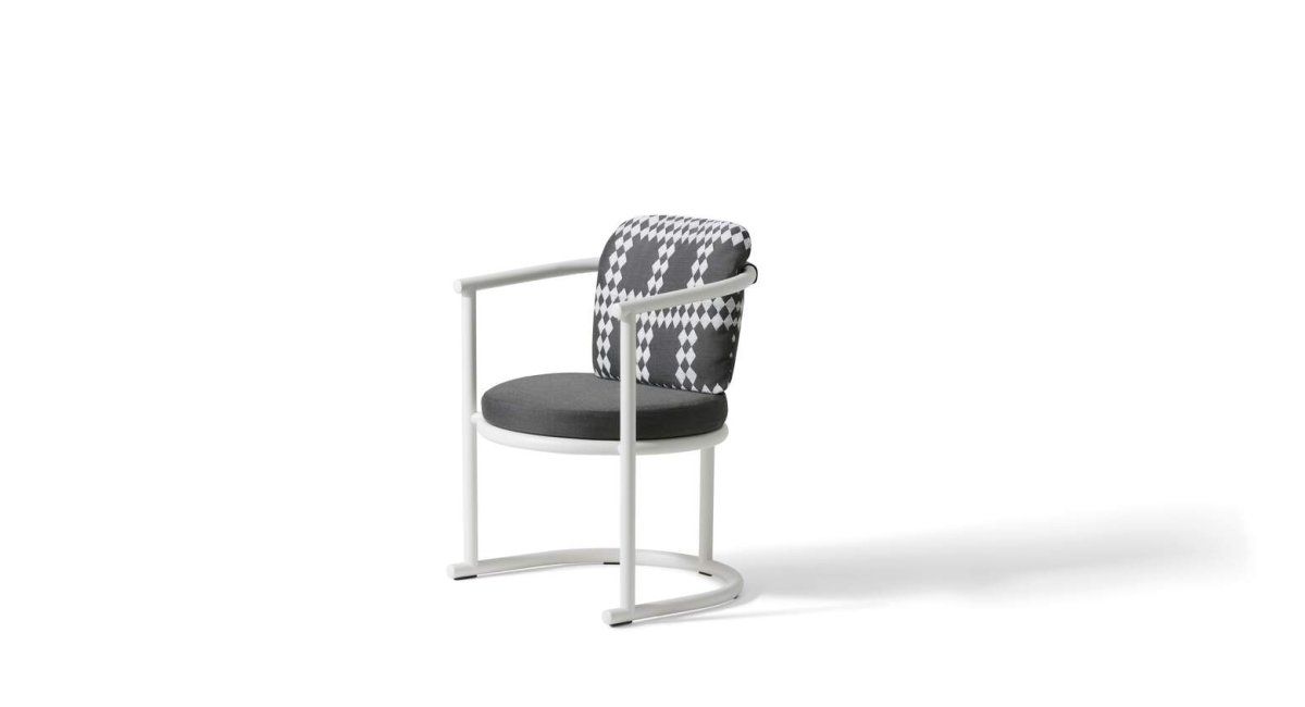 chair-outdoor-cassina-minim showroom-trampoline