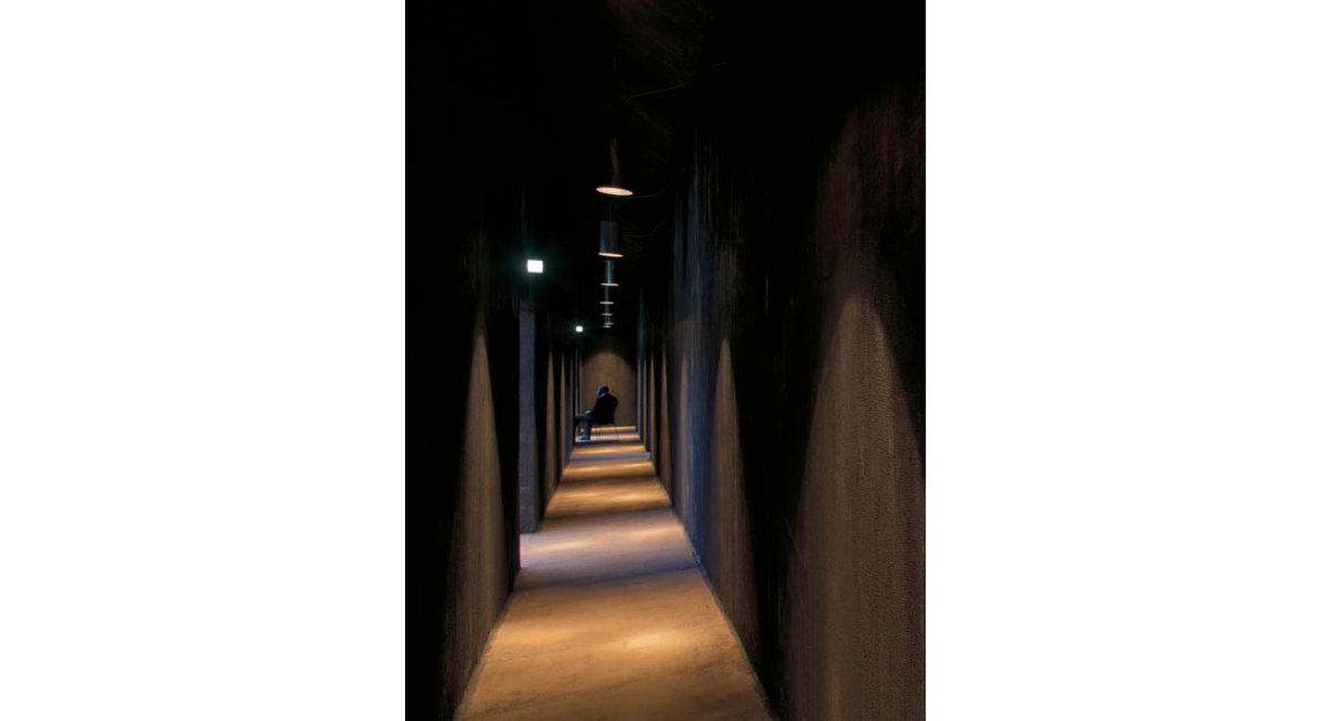 cilindro zincato serpentine - lámpara techo - Viabizzuno - MINIM - lifestyle pasillo