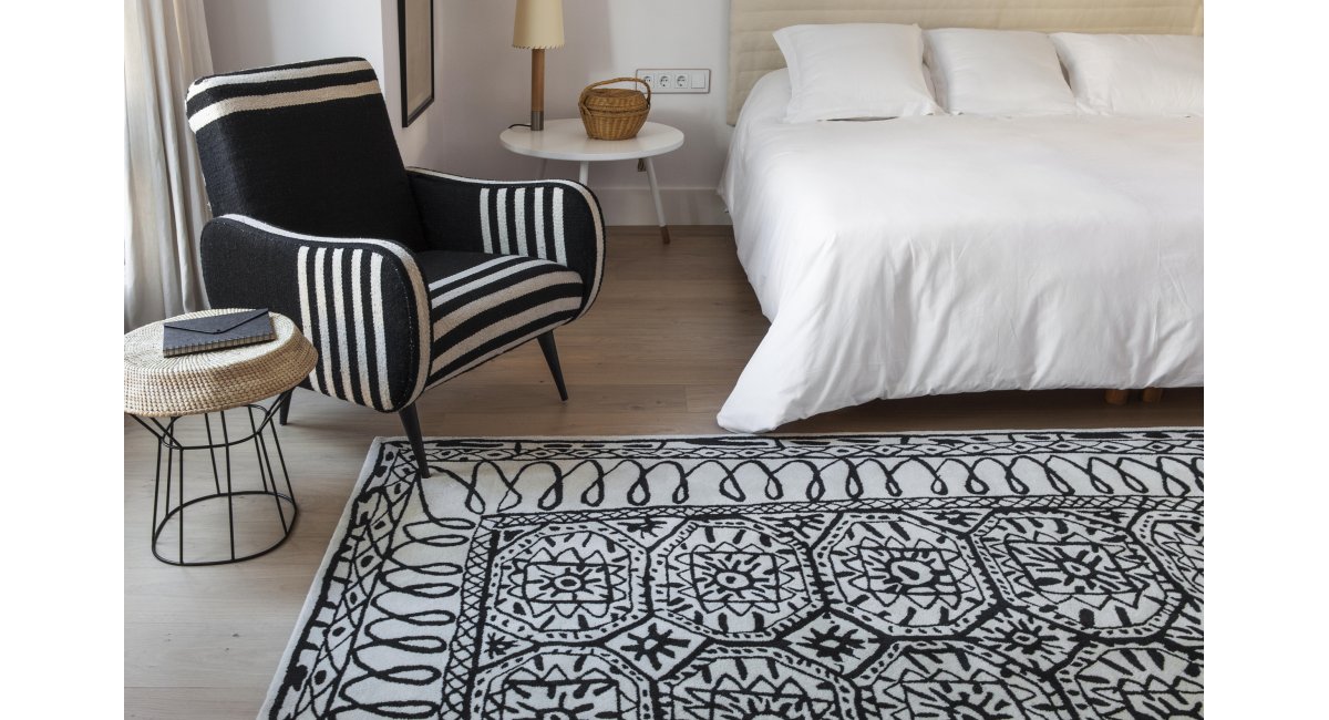 Nanimarquina, Black on white