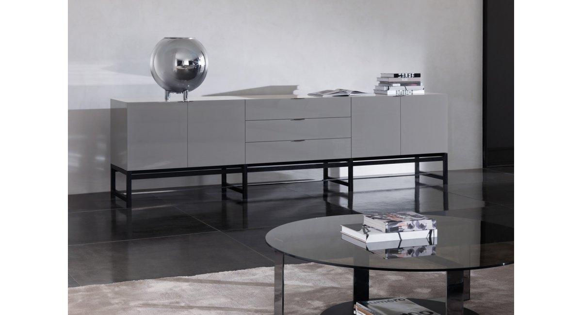 Minotti, Harvey