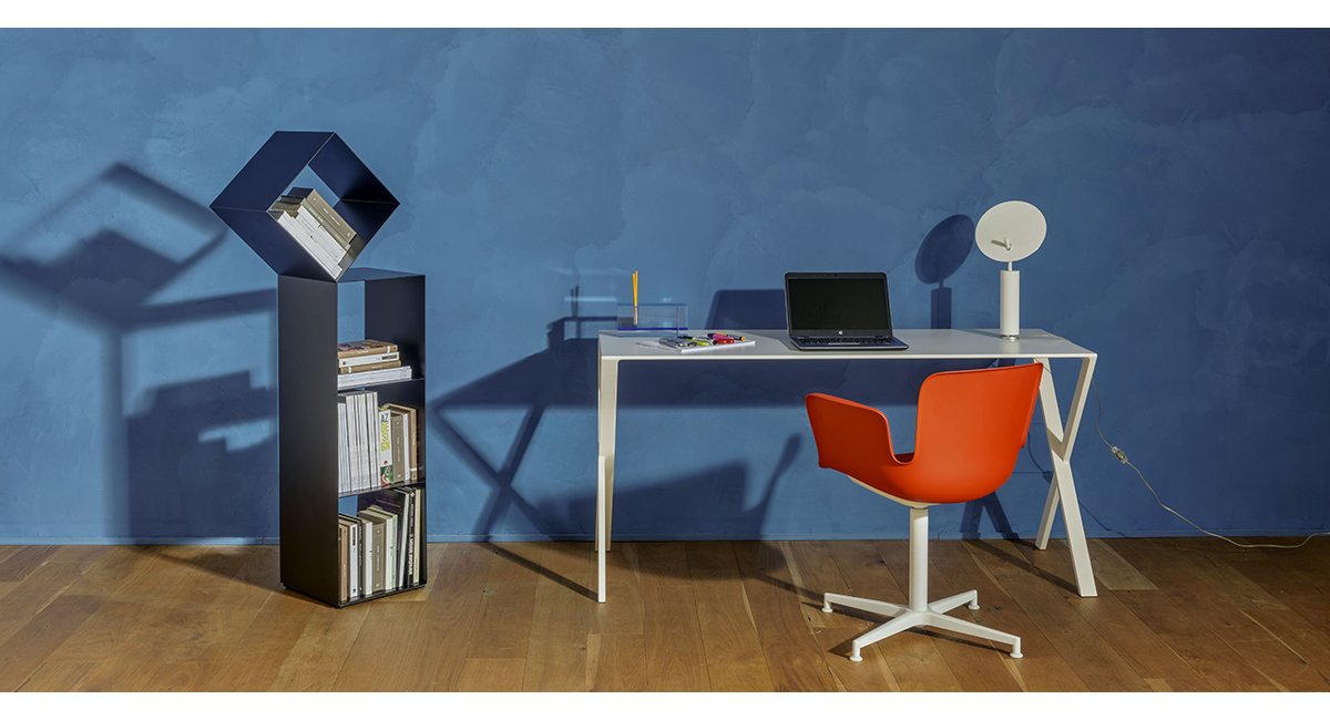 juli plastic-silla-cappellini-MINIM-lifestyle dormitorio-estudio