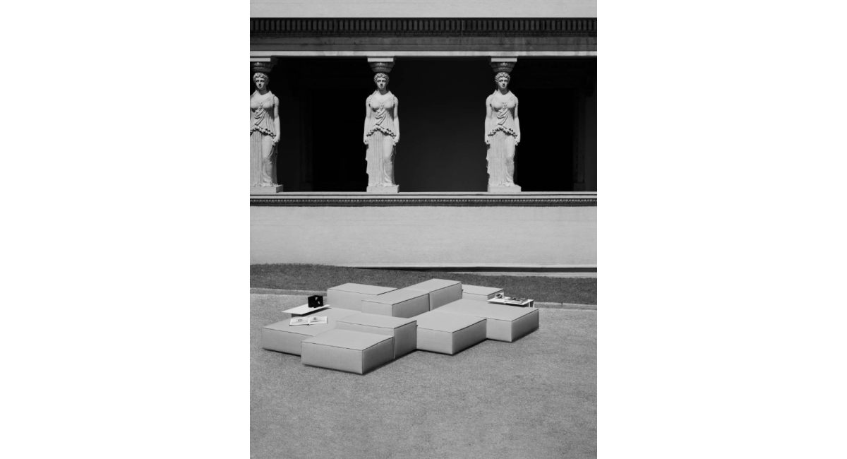 living divani_extrasoft_minim showroom_sofa_outdoor_exterior