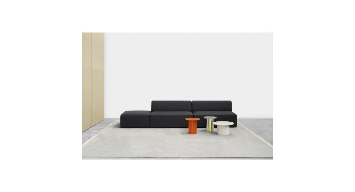 mesa-enoki_metal_negra_e15_mesa auxiliar_MINIM_lifestyle salón