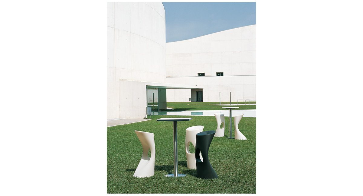 mobles114 - FLOD - taburete - MINIM - lifestyle jardín