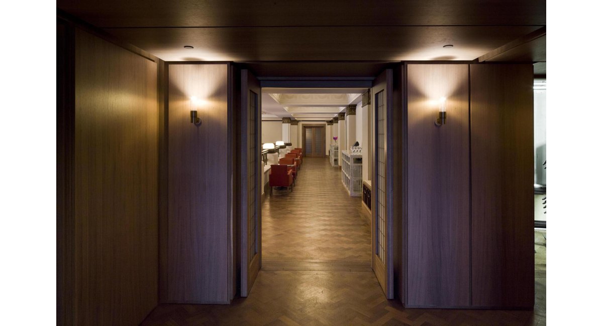 Viabizzuno, Royal parete