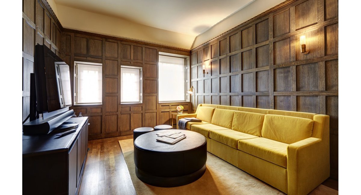 Viabizzuno, Royal parete