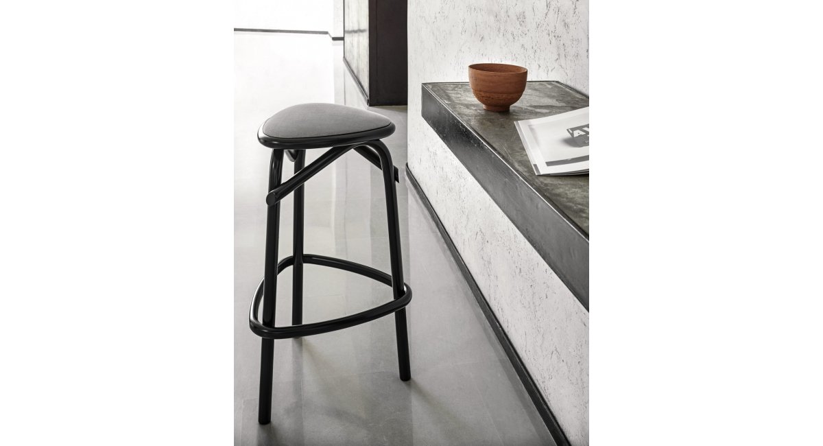 trio - taburete alto sin respaldo - Gebrueder Thonet Vienna - MINIM - lifestyle