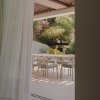 Mesa y Sillas de Minotti en el exterior de la casa, MINIM Barcelona