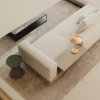 Sofá y mes auxiliar de MINOTTI con lámpara de mesa de VIBIA en el salón, MINIM Barcelona
