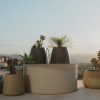 Bañera in-out de cemento de Agape en la terraza de la suite, MINIM Barcelona