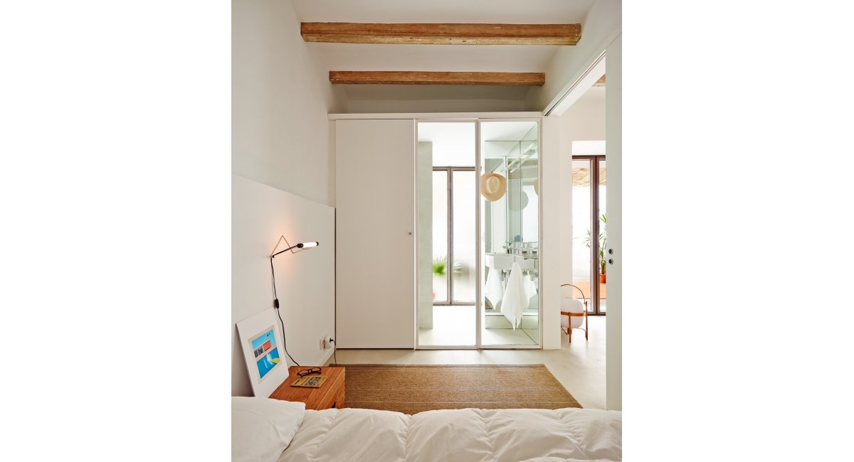 Entresuelo en el centro de Barcelona mobiliario MINIM