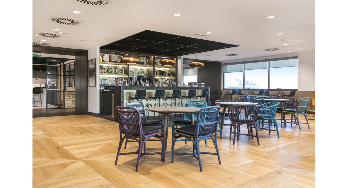 MINIM amueblamiento oficinas Bacardi Barcelona