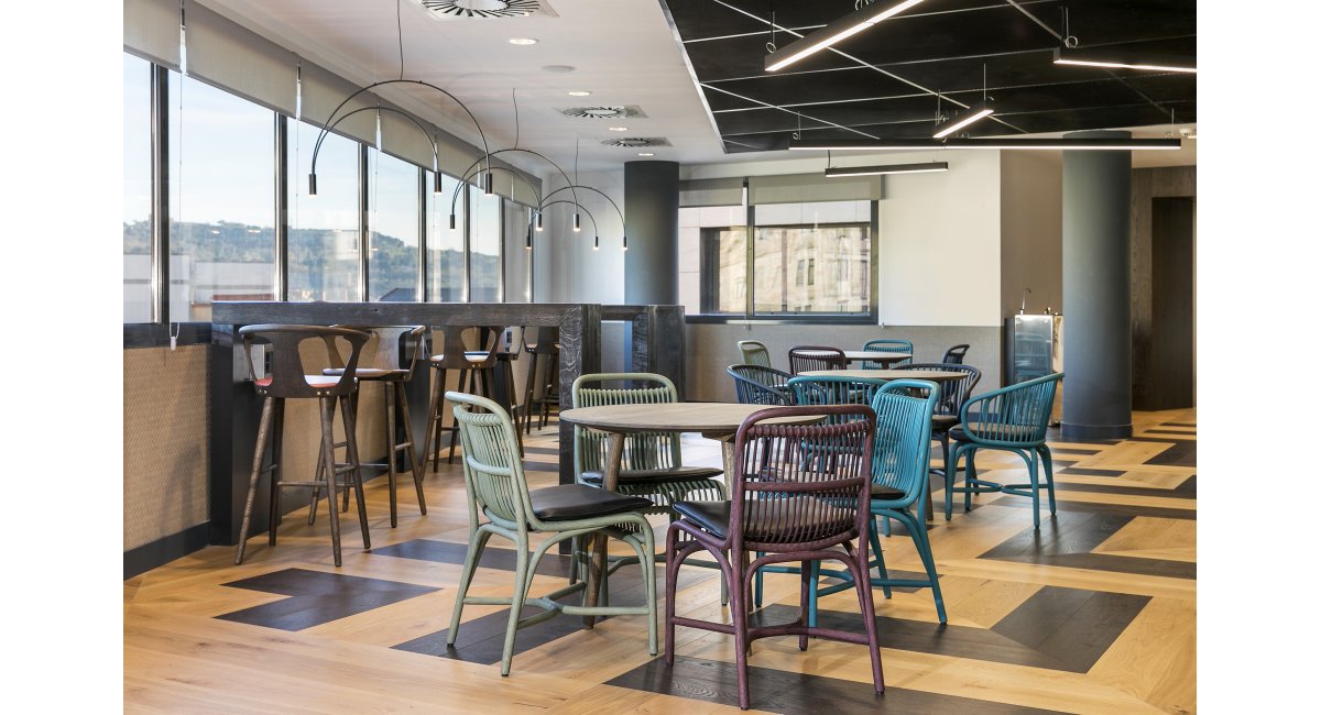 MINIM amueblamiento oficinas Bacardi Barcelona