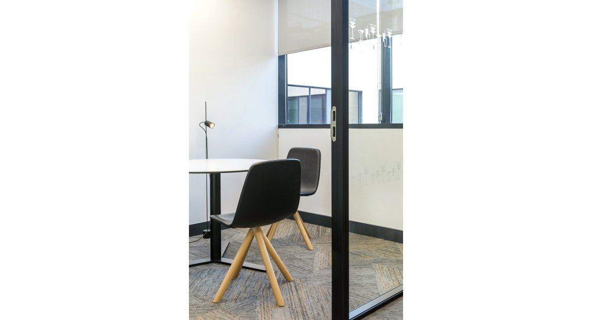 MINIM amueblamiento oficinas Bacardi Barcelona