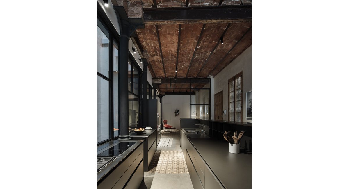 Loft industrial, Barcelona MINIM mobiliario iluminación