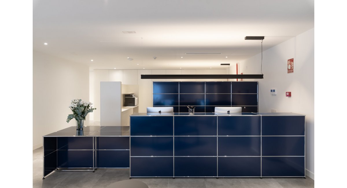 Minim-Instituto Clavel- recepción - back office - USM -Alias-LaPalma-Clínica - Interiorismo - Diseño de interiores - diseño contemporaneo - diseño moderno