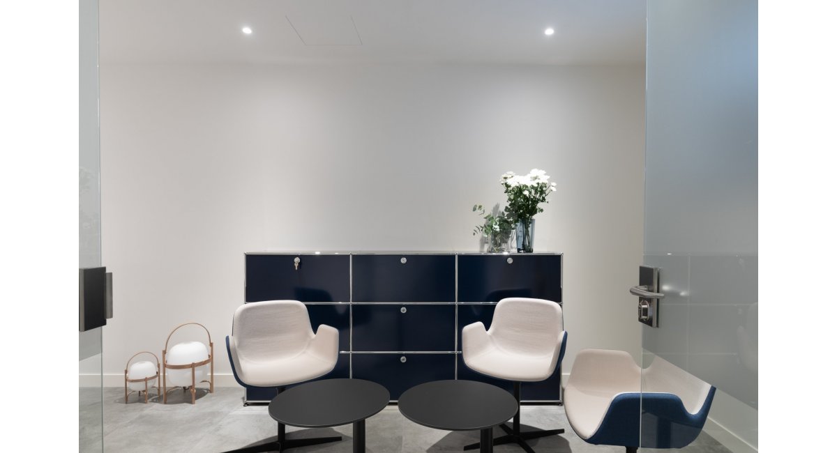 Minim-Instituto Clavel- zona VIP -sala de reuniones- Clínica - Interiorismo - Diseño de interiores - diseño contemporaneo - diseño moderno