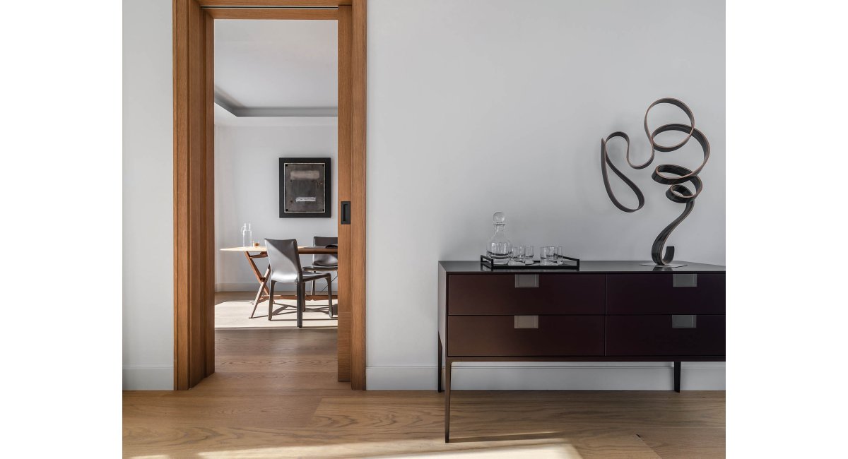 Vivienda en el corazón de Barcelona MINIM mobiliario iluminación
