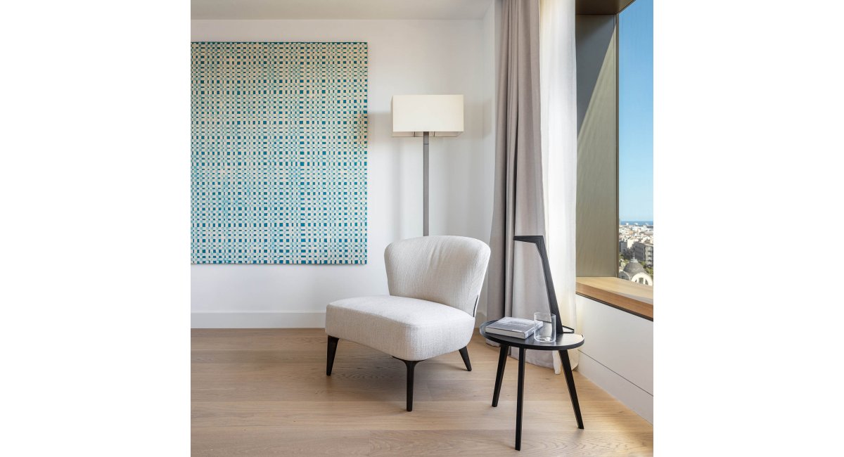 Vivienda en el corazón de Barcelona MINIM mobiliario iluminación