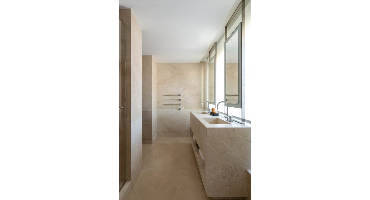 Vivienda en el corazón de Barcelona MINIM mobiliario iluminación