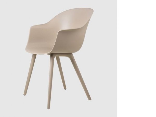 Bat_DiningChair Plastic_Silla de comedor de plástico_silla beige_GUBI_MINIM