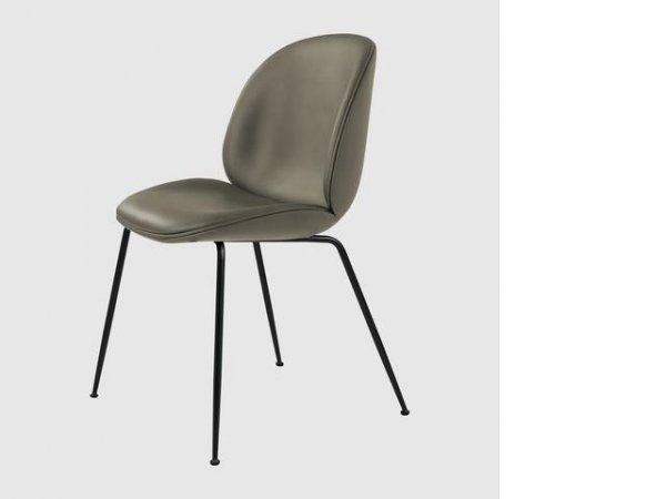 Beetle_silla de comedor_tapizado de piel gris_estructura negra_GUBI_MINIM