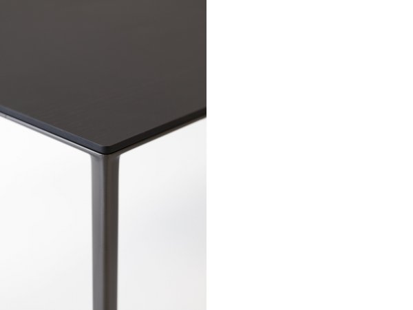 MESA_PORRO_PASCAL_mesa de madera maciza, mármol o cerámica_patas de metal_rectangular_mesa cocina_mesa oficina_mesa comedor_MINIM Showroom_Madrid_Barcelona_detalle esquina