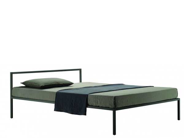 Nyx cama Zanotta en MINIM