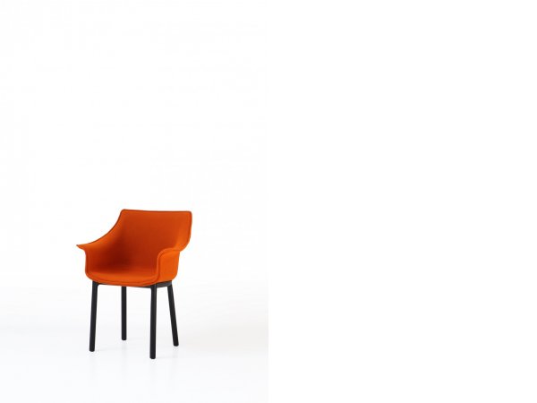Silla-Porro_DRAPED_Base de madera_tela en color_MINIM Showroom_Madrid_Barcelona_lateral